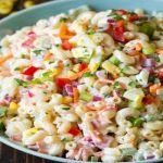 Salade de macaroni aux œufs à la coque