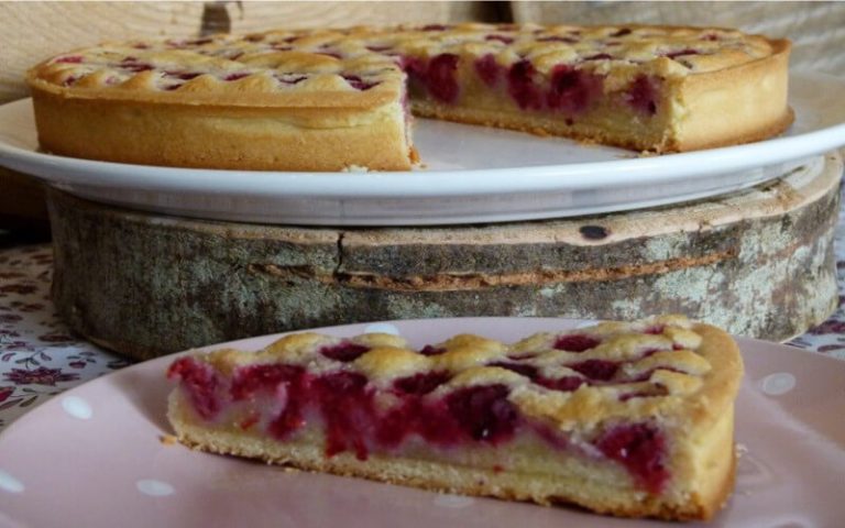 Tarte financière aux framboises et poudre d’amandes