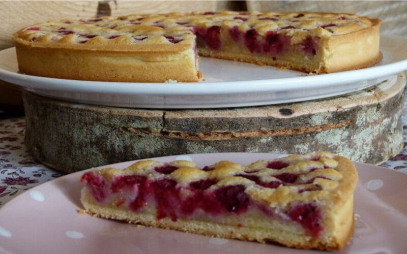 Tarte financière aux framboises et poudre d’amandes