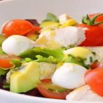 Une salade délicieuse pour dégonfler l’abdomen et purifier l’organisme