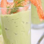 Verrines d'avocat, crevettes et fromage frais
