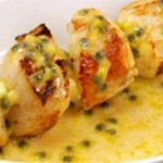 Brochettes de Saint-Jacques dans son beurre blanc
