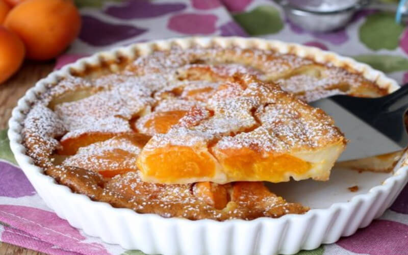 Clafoutis aux abricots et lait d'amandes ultra moelleux