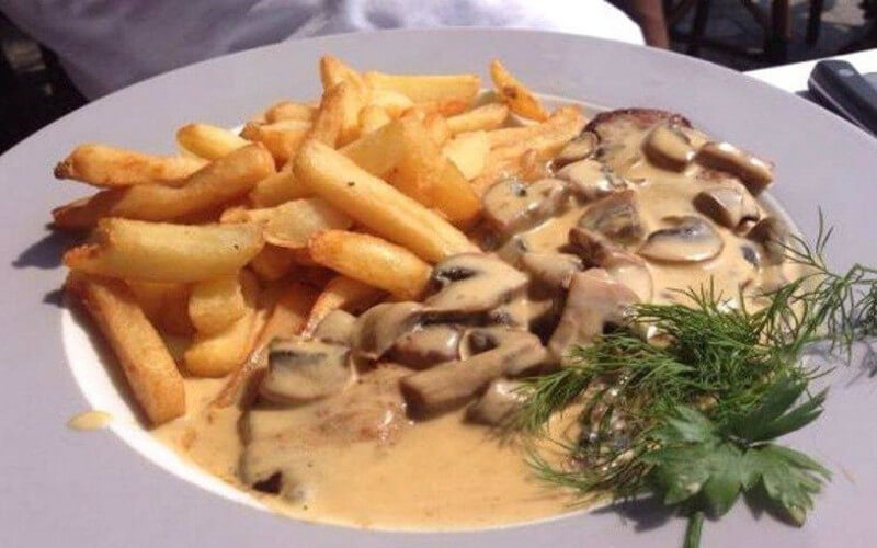 Escalope Normande aux champignons et crème fraîche