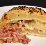 Feuilleté au camembert, pommes de terre et lardons