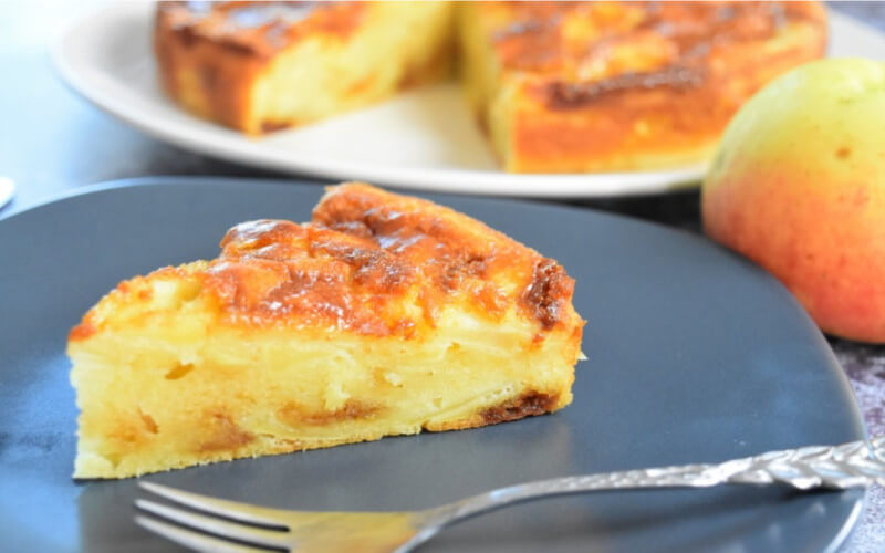 Gâteau moelleux aux pommes et caramel beurre salé