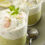 Mousse d'avocat au crabe et aux crevettes en verrines