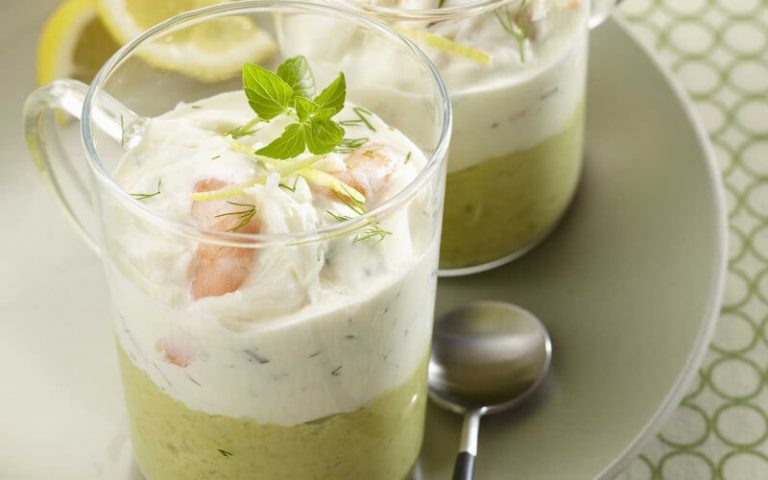 Mousse d'avocat au crabe et aux crevettes en verrines