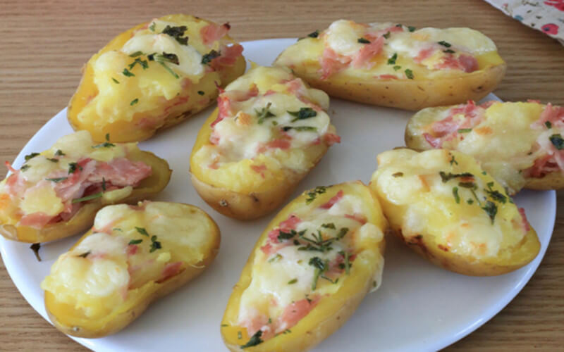 Pommes de terre farcies au jambon et fromage à raclette