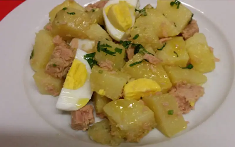 Salade de pommes de terre au thon et œufs WW