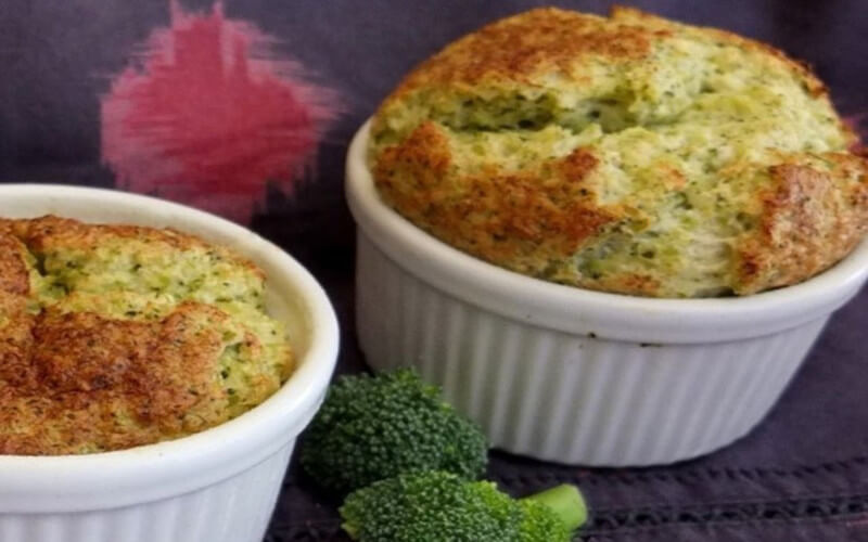 Soufflé au brocoli et au jambon savoureux et léger