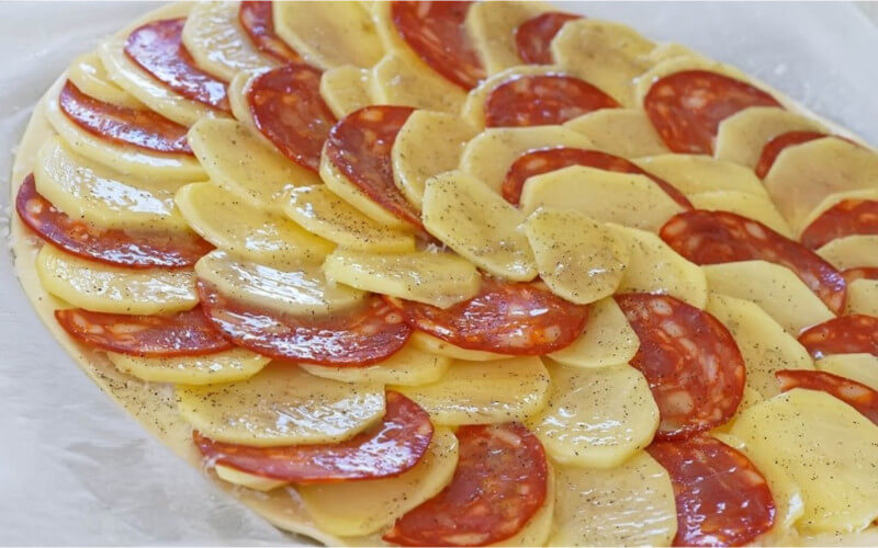 Tarte fine de pommes de terre et chorizo