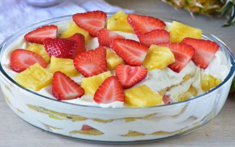 Tiramisu aux fraises et à l’ananas sans œufs