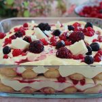 Tiramisu aux fruits rouges et au chocolat blanc