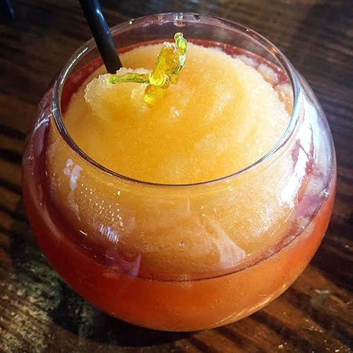 5 Idées de cocktails au champagne: Bellini au champagne