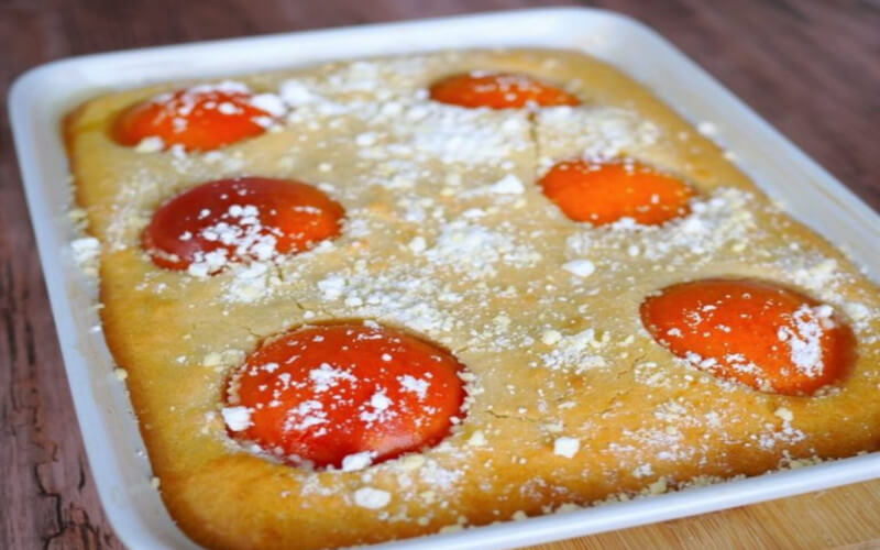 Gâteau aux pêches et aux amandes médaillon fondant