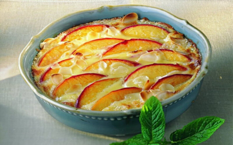 Gratin de pêches à la crème d’amandes