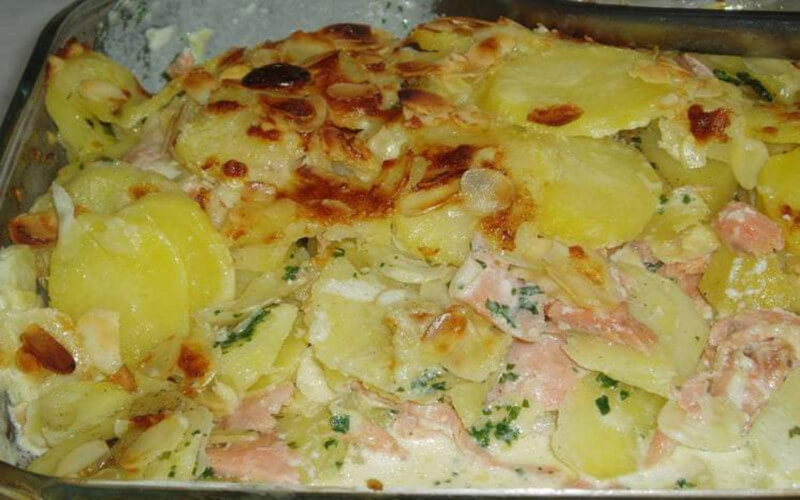 Gratin de pommes de terre et saumon à la crème