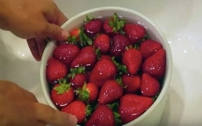 Tremper les fraises dans du vinaigre avant de les manger