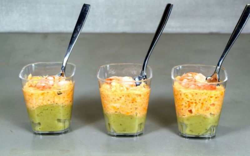 Verrine d'avocat aux fruits de mer citronnée