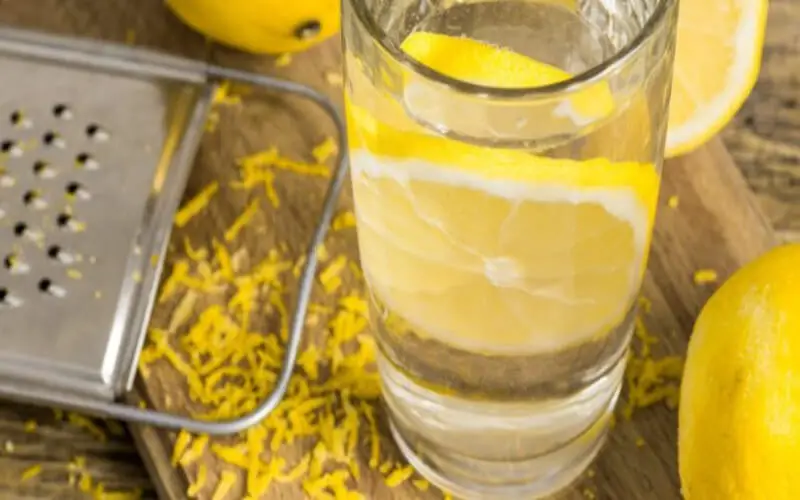 Voici la bonne façon de préparer l’eau au citron