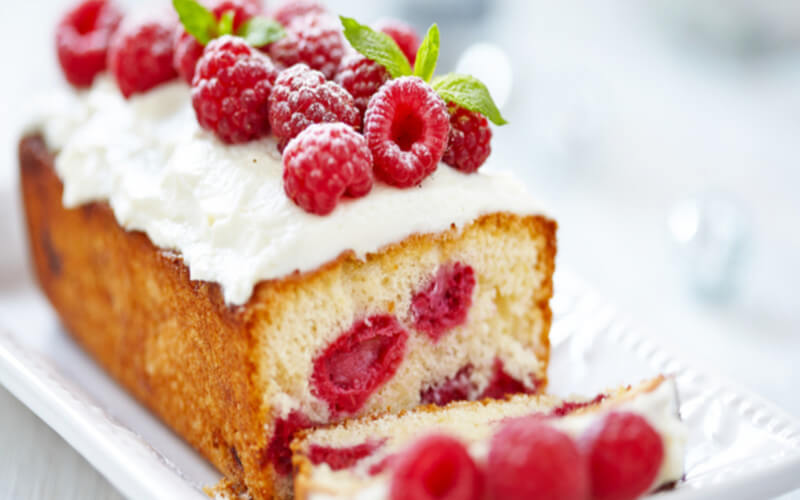 Cake aux framboises dessert très savoureux