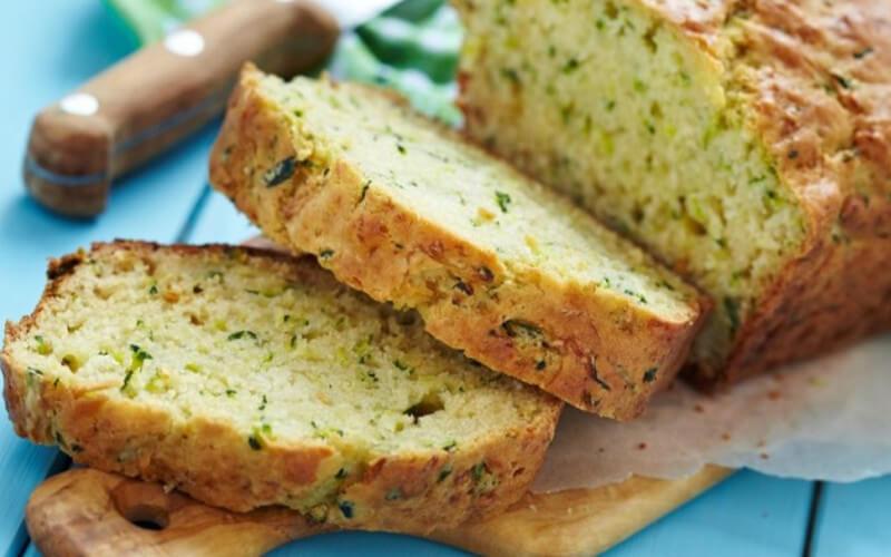 Cake salé aux courgettes et à la feta facile à réaliser