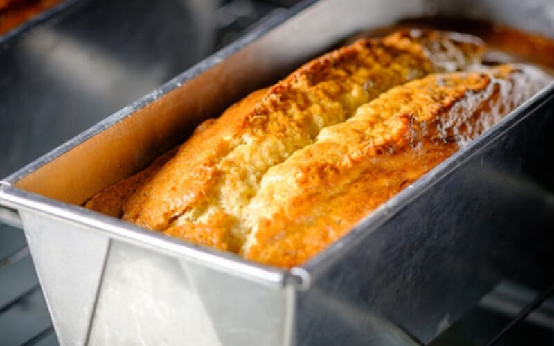 Cake sucré parfumé à la vanille simple et si bon