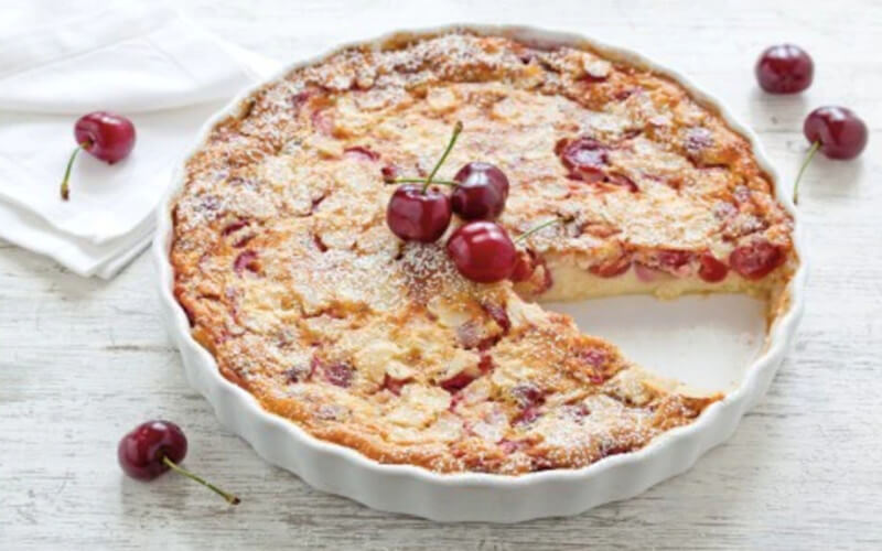 Clafoutis de cerises aux amandes et cannelle