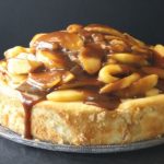 Gâteau au fromage blanc aux pommes et caramel