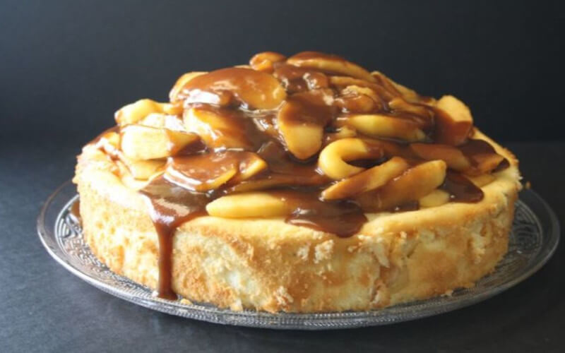 Gâteau au fromage blanc aux pommes et caramel