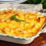 Gratin de pommes de terre au saumon et à la béchamel