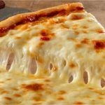Pizza quatre fromages traditionnelle italienne