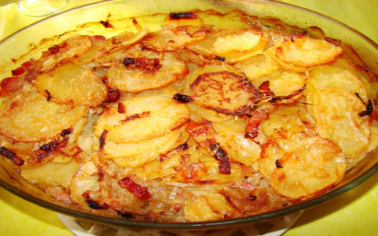 Pommes de terre à la boulangère au four