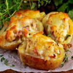 Pommes de terre farcies au jambon et au gruyère