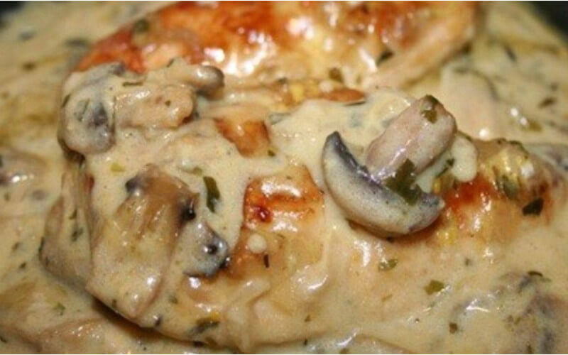 Poulet aux champignons de Paris à la moutarde