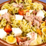 Salade de pâtes aux tomates, thon et feta