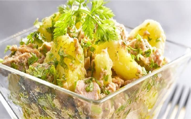 Salade de pommes de terre au thon en vinaigrette