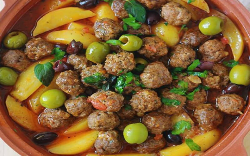 Tajine aux boulettes de viande et pommes de terre