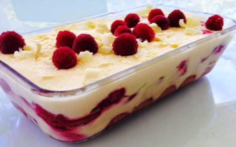 Tiramisu aux framboises et chocolat blanc