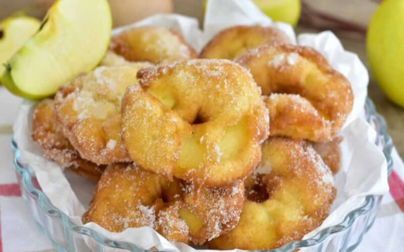 beignets aux pommes dessert qui réjouit petits et grands