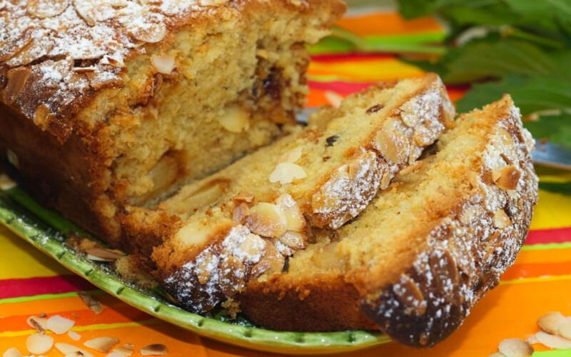 Cake aux Pêches et aux Amandes à la vanille