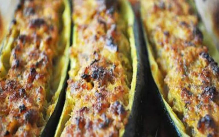 Courgettes farcies à la viande hachée et légumes
