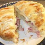 Feuilleté au camembert, lardons et pommes de terre