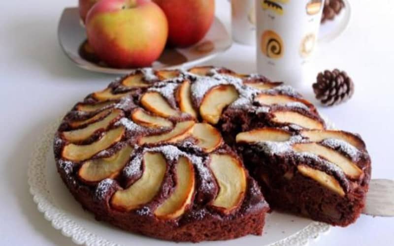 Gâteau au yaourt pommes et chocolat