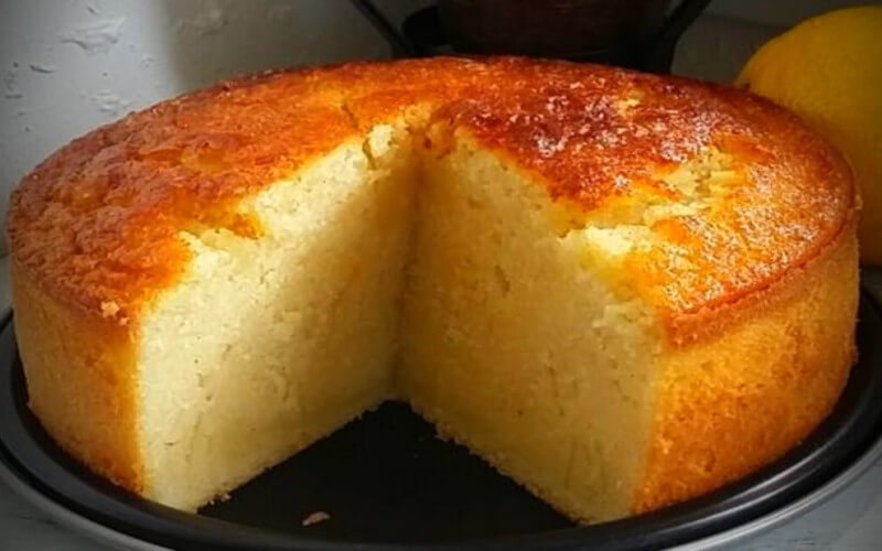 Gâteau moelleux au lait et semoule à la vanille et citron