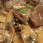 Joues de porc aux champignons et vin blanc