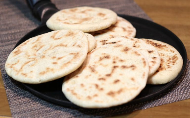 Pain à la poêle Le Batbout ou pain marocain