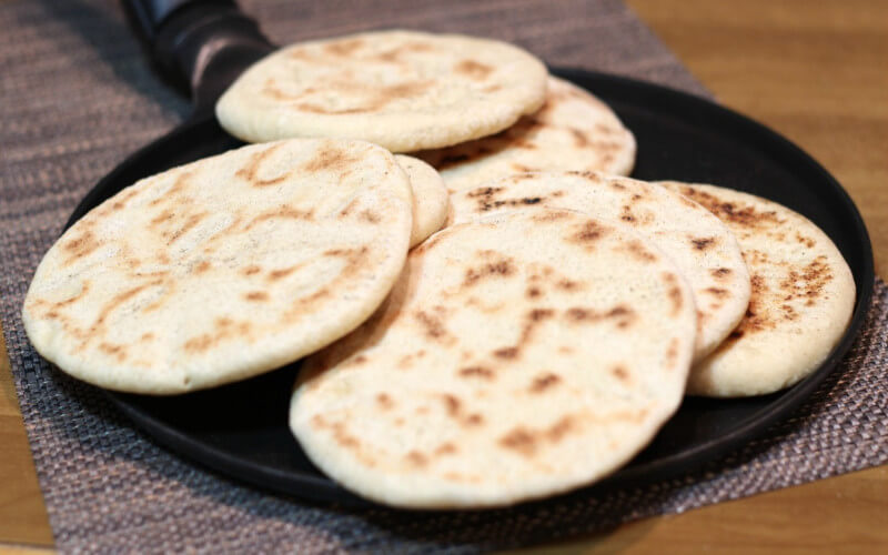 Pain à la poêle Le Batbout ou pain marocain