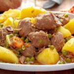 Ragoût de veau aux petits pois et pommes de terre